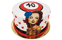 Tort 40 urodziny z topperem Marilyn Monroe i&nbsp;serduszkami